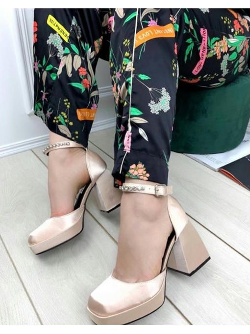 Туфли с украшением вокруг ноги — изображение 3