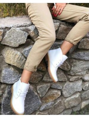 Короткие ботинки на шнурках