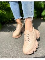 Кроссовки на массивной подошве