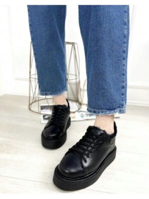 Зимние кроссовки на высокой подошве