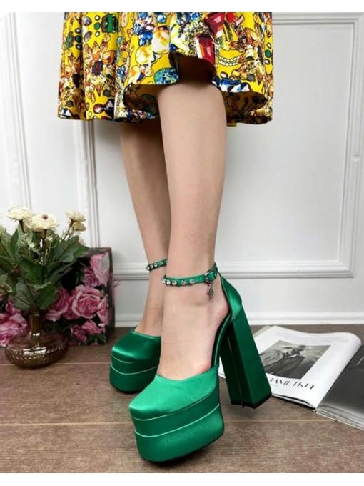 Туфли с украшением на высоком каблуке — изображение 3