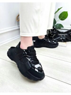 Кроссовки на высокой подошве