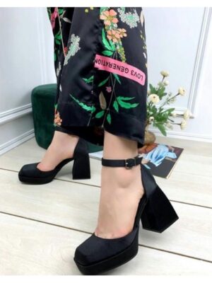 Туфли на широком каблуке