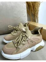 Кроссовки на массивной подошве