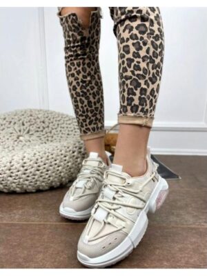 Кроссовки на массивной подошве