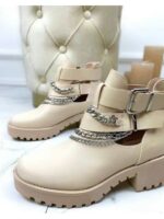 Ботинки на тракторной подошве спереди цепи