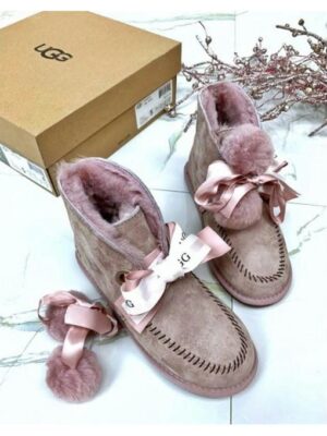 Валенки с лентами и бубонами