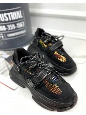 Кроссовки на массивной подошве