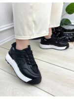 Кроссовки на высокой подошве