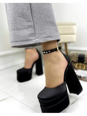 Туфли с украшением