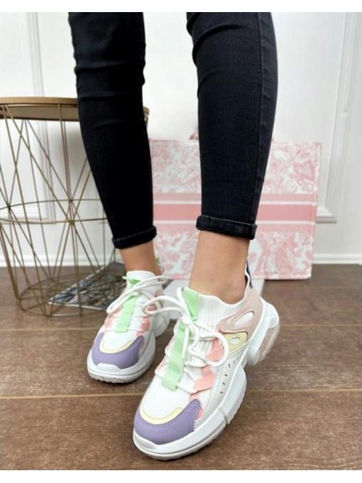 Кроссовки на массивной подошве