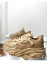 Кроссовки на массивной подошве