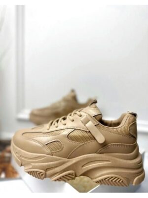 Кроссовки на массивной подошве