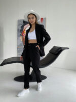 Деловой костюм из костюмной ткани