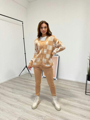 Трикотажный прогулочный костюм 3-ка