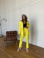 Деловой костюм из костюмной ткани