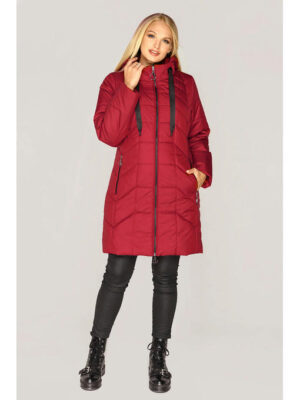 Практичная женская куртка - плащ красного цвета в больших размерах на осень / весну от