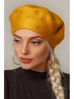 Шерстяной берет с украшением в цвете горчица