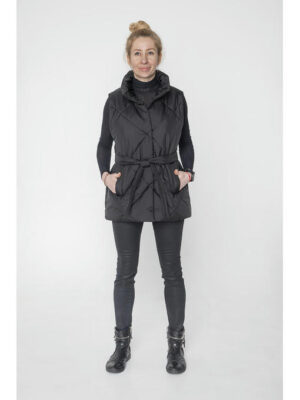 Демисезонный утепленный жилет Софи с поясом черный