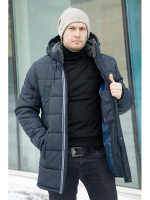 Мужская темно-синяя зимняя куртка с серой отделкой эко-мехом воротника и капюшоном