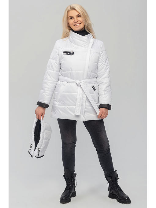 Демисезонная женская куртка с поясом белая больших размеров — изображение 6