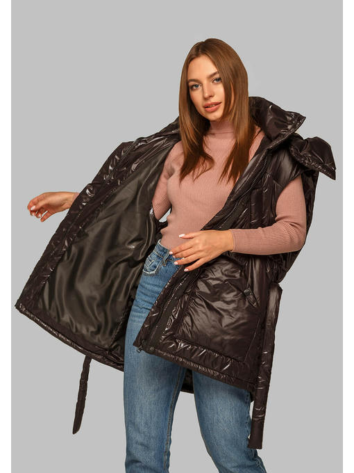 Модный жилет из плащевки с поясом черного цвета — изображение 5