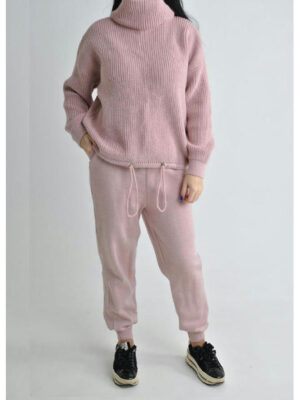 Женский стильный вязанный костюм в цвете пудра