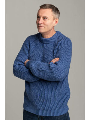 Шерстяной мужской свитер с рукавом реглан в цвете