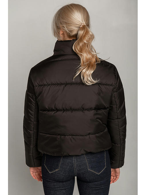 Демисезонная женская куртка с двумя карманами в черном цвете — изображение 2