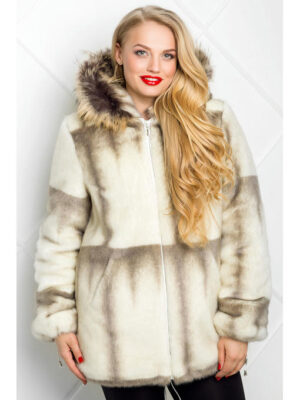 Полушубок из искусственной норки в молочном цвете с капюшоном