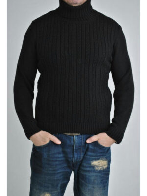 Зимний мужской свитер с косами черный