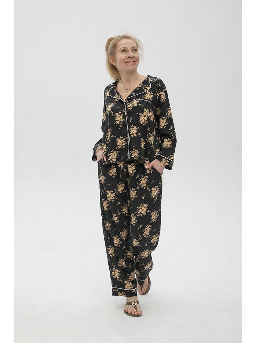 Пижама женская из вискозы черная с цветочным принтом