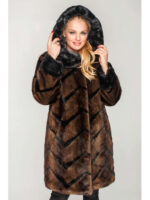 Коричня удлиненная шуба с капюшоном из искусственного меха