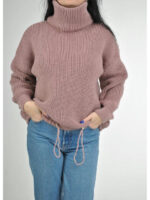 Женский вязанный свитер крупной вязки с высоким горлом розовый