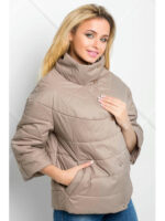 Бежевая демисезонная куртка с отстежным рукавом