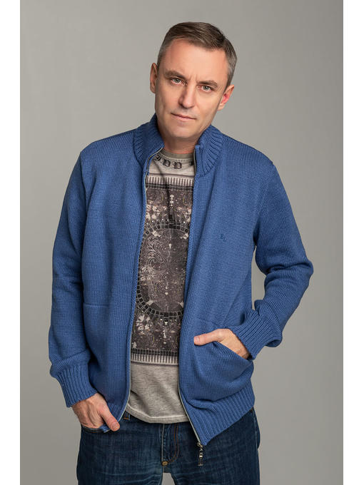 Стильная мужская шерстяная кофта в цвете