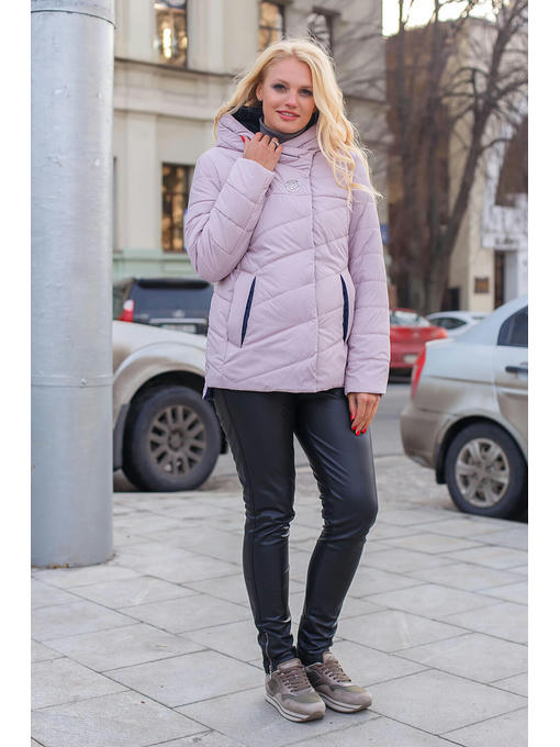 Демисезонная куртка цвета пудра из плащевки с капюшоном — изображение 3