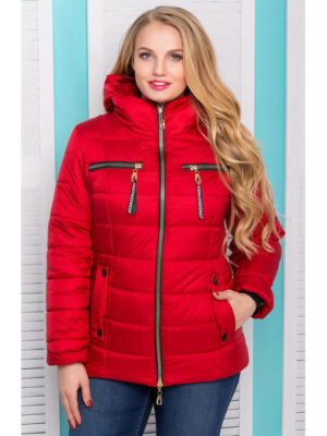 Ярко-красная женская демисезонная куртка с капюшоном
