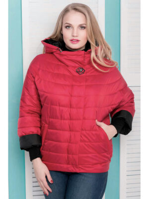 Красная демисезонная куртка с черными манжетами и рукавами 7/8