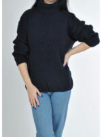 Женский теплый свитер с высоким горлом темно-синий