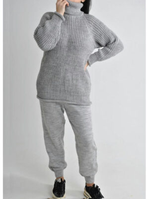Женский теплый вязаный шерстяной костюм серого цвета
