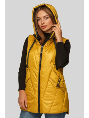 Практичный жилет из плащевки в цвете горчица