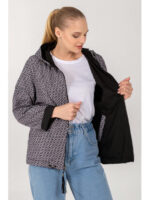 Женская стильная двухсторонная ветровка с бежево-черным принтом