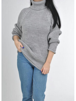 Удлиненный женский свитер крупной вязки с рукавом реглан серого цвета