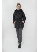 Демисезонная женская куртка с капюшоном черная