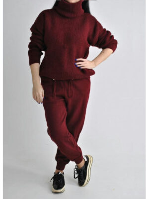 Женский стильный вязанный костюм бордового цвета