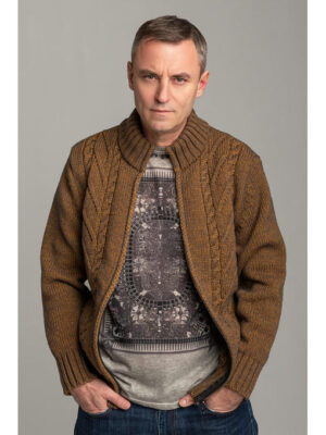 Стильная шерстяная мужская кофта цвета горчица