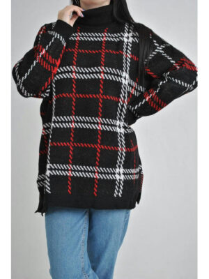 Женский свитер-туника с клетчатым орнаментом и разрезами по бокам черный