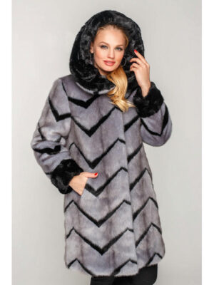 Красивая эко-шуба под норку в сером цвете с тонкими зигзагообразными вставками
