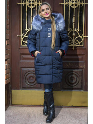 Зимняя куртка синего цвета с мехом